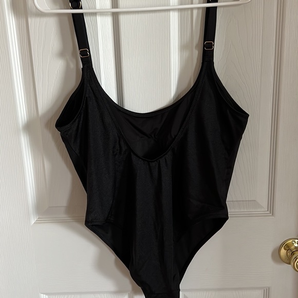 Large- Victoria Secret. Never Worn - Picture 3 of 4